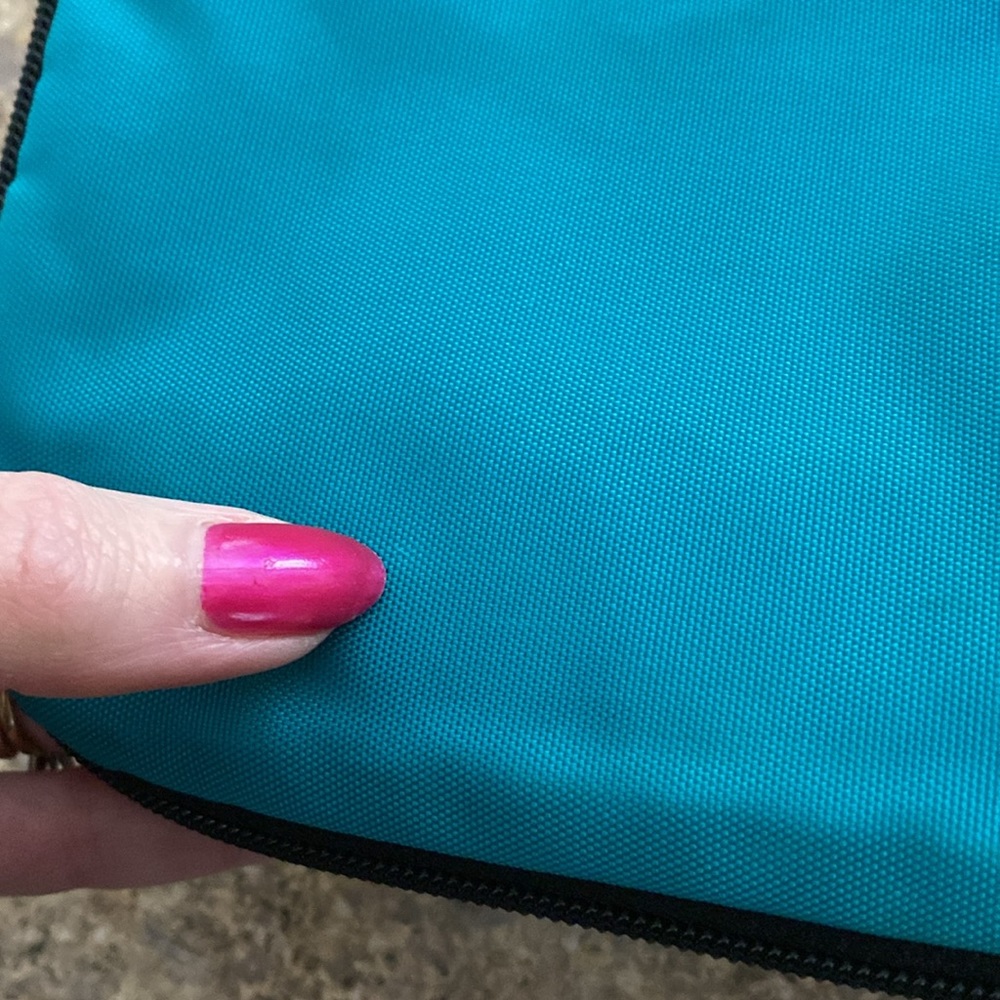 L.L. Bean Travel Toiletry Bag Shade of Blue or Green - Picture 8 of 17